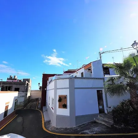 Beach House...El Gincho Garachico Three Minute Walk From El Gincho Beach. Dom wakacyjny