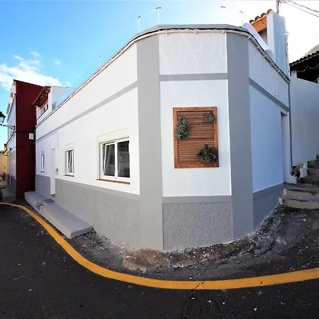 Beach House...El Gincho Garachico Three Minute Walk From El Gincho Beach. Dom wakacyjny *