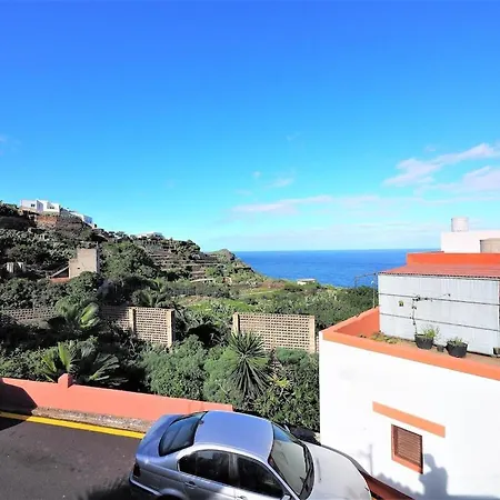 Beach House...El Gincho Garachico Three Minute Walk From El Gincho Beach. Dom wakacyjny Guincho (Tenerife)