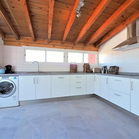 Beach House...El Gincho Garachico Three Minute Walk From El Gincho Beach. בית נופש *