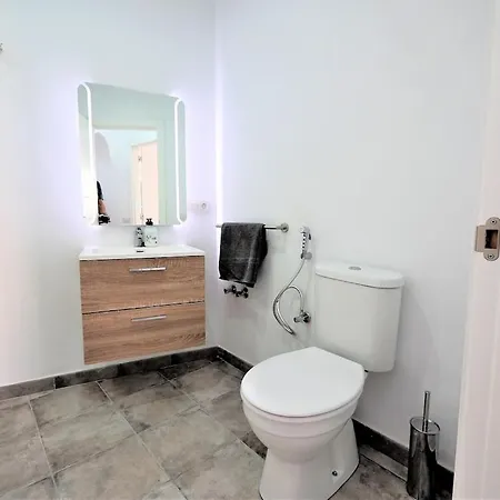 בית נופש Beach House...El Gincho Garachico Three Minute Walk From El Gincho Beach. *