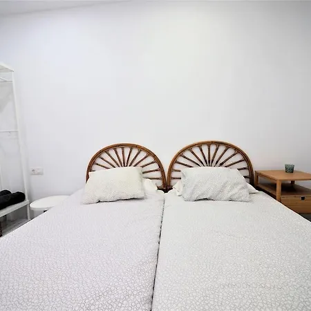 Beach House...El Gincho Garachico Three Minute Walk From El Gincho Beach. בית נופש *