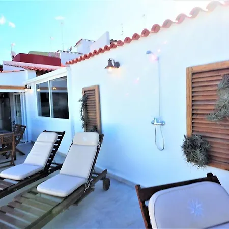 Beach House...El Gincho Garachico Three Minute Walk From El Gincho Beach. בית נופש *