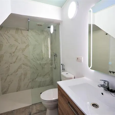 בית נופש Beach House...El Gincho Garachico Three Minute Walk From El Gincho Beach. *